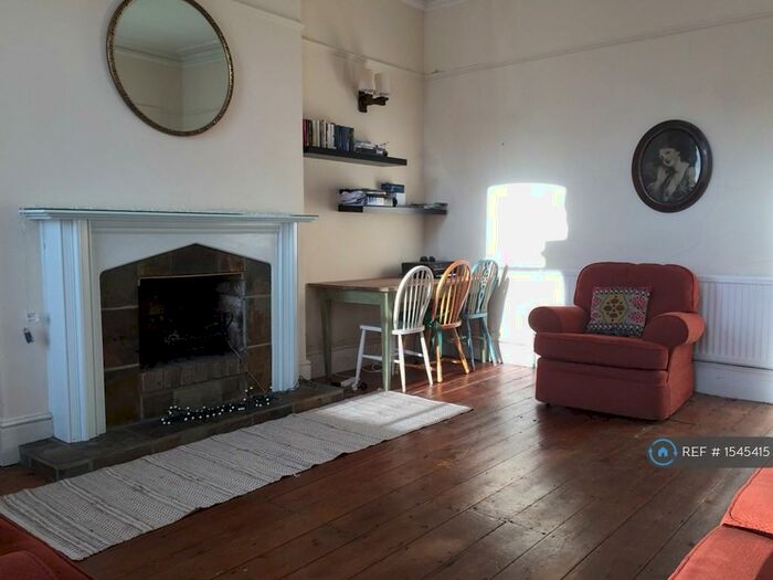 2 Bedroom Flat To Rent In Cleveland House, Weymouth, DT4