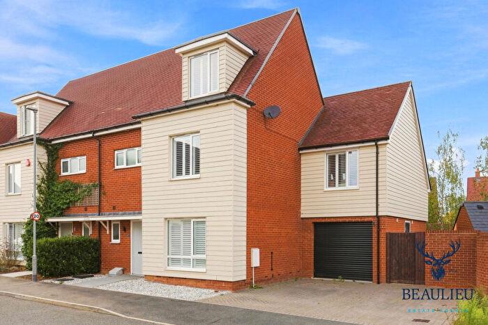5 Bedroom Semi-Detached House For Sale In Mashie Link, Chelmsford, CM3