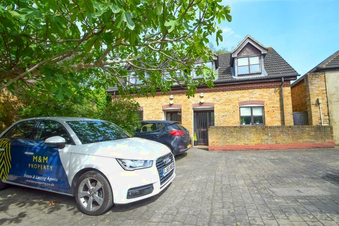 2 Bedroom Semi-Detached House To Rent In Lyn Mews, N16