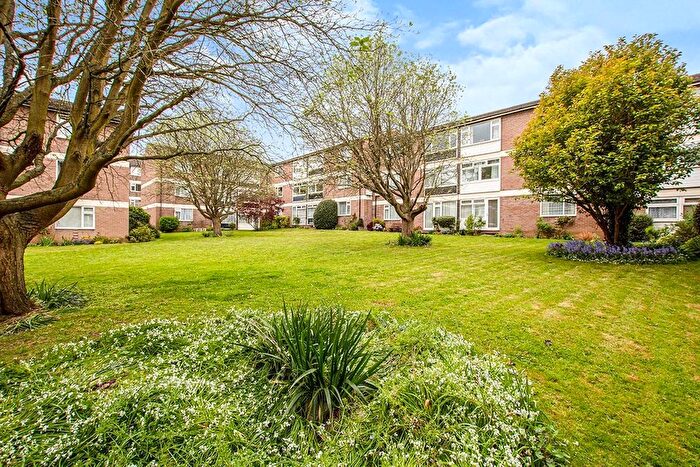 2 Bedroom Flat For Sale In Tonbridge Road, Maidstone, Kent, ME16