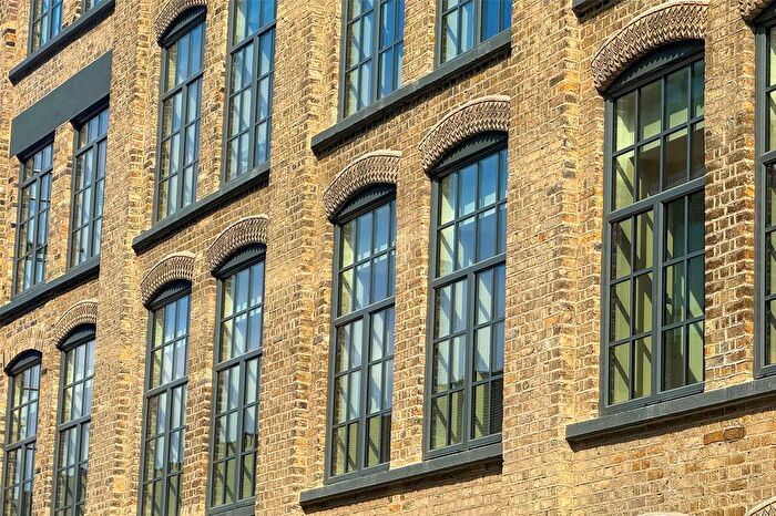 2 Bedroom Flat For Sale In The Threadworks, Hollybush Gardens, Bethanl Green, London, E2 - Photo 2