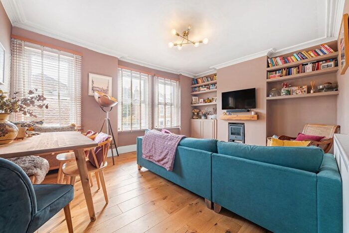 3 Bedroom Maisonette For Sale In Kingswood Road, SW2