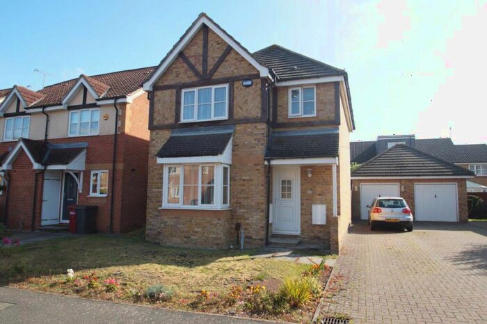 3 Bedroom House To Rent In Earls Lane, Cippenham, SL1