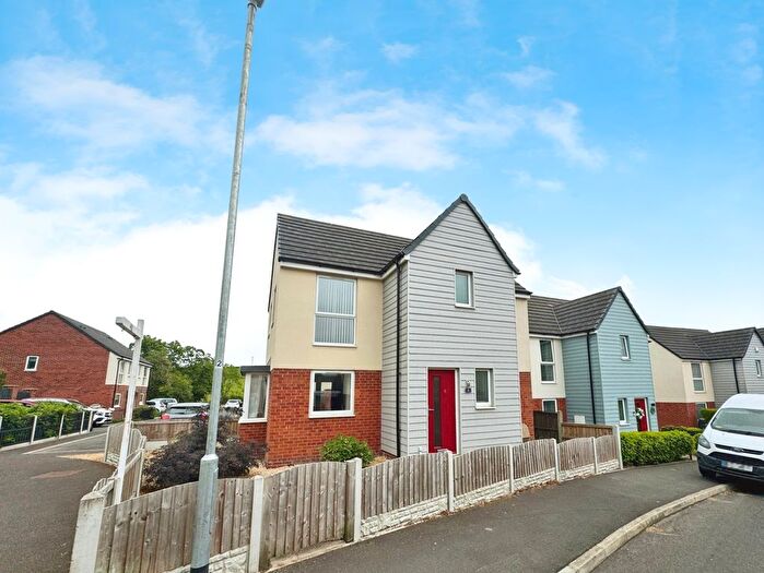 3 Bedroom Detached House To Rent In George Treglown Grove, Stoke-On-Trent, Staffordshire, ST2