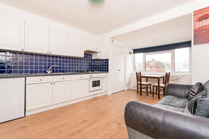 1 Bedroom Flat For Sale In Melrose Avenue, Willesden Green, London, NW2