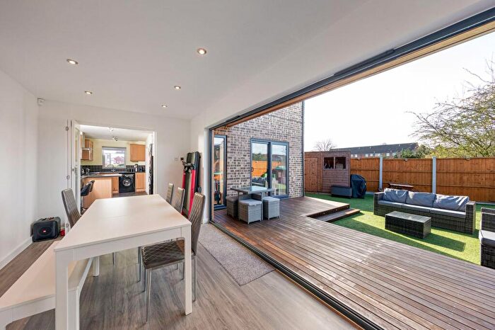 3 Bedroom End Of Terrace House For Sale In Salem Walk, Rayleigh, SS6