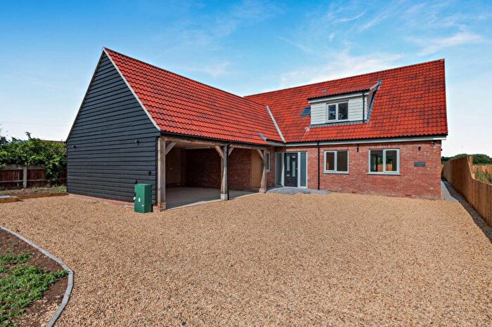 4 Bedroom Detached House For Sale In Roydon, Norfolk, PE32