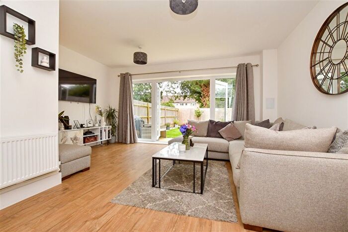 3 Bedroom Semi-Detached House For Sale In Aylsham Road, Tadworth, Surrey, KT20