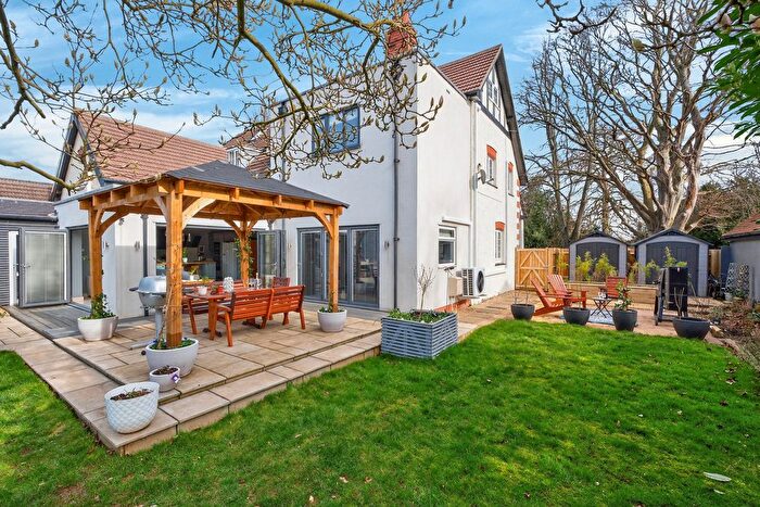 4 Bedroom Semi-Detached House For Sale In Oxford Road Banbury, Oxfordshire, OX16