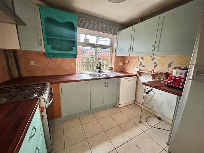 3 Bedroom Property To Rent In Lammas Gardens, Nottingham, NG2