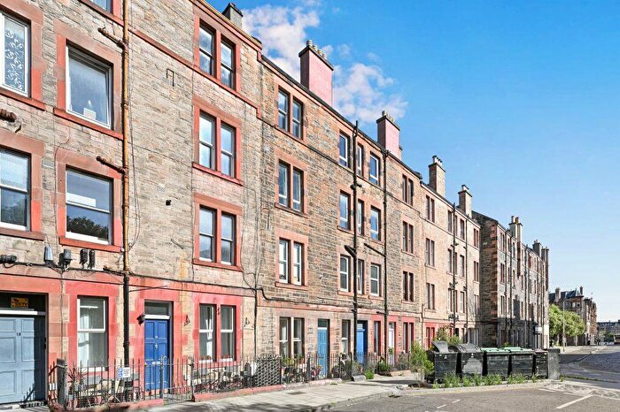 2 Bedroom Flat For Sale In / Henderson Gardens, Leith, Edinburgh, EH6