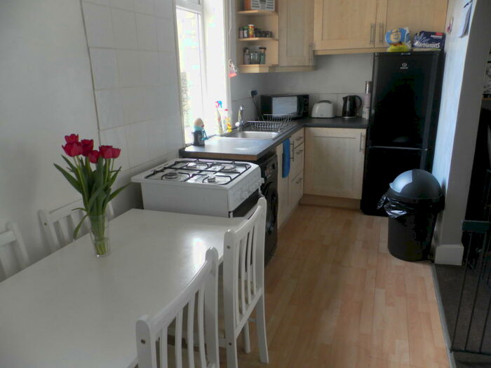 2 Bedroom House To Rent In Emscote Grove, Halifax, HX1