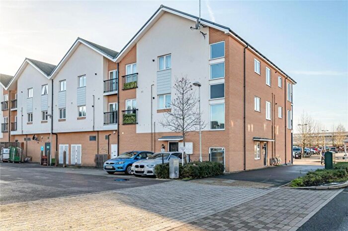 2 Bedroom Flat For Sale In Falcon Way, Bracknell, Berkshire, RG12