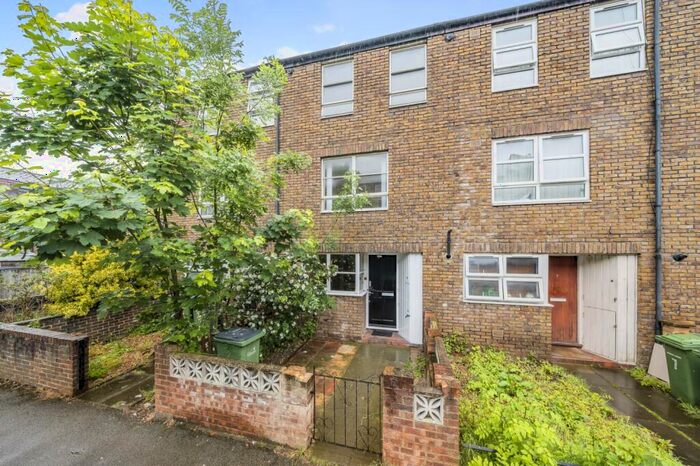 3 Bedroom Terraced House To Rent In Jessup Close London, SE18