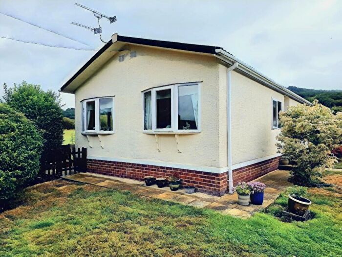 2 Bedroom Park Home For Sale In Green Lane, Witcombe, GL3