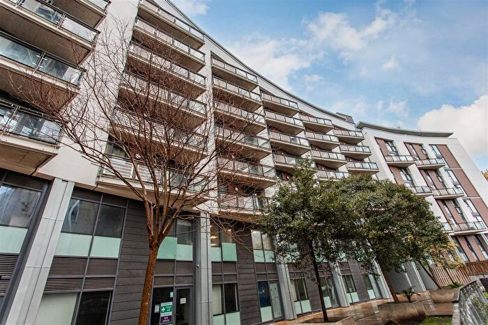 1 Bedroom Flat For Sale In Palmers Road, Bethnal Green, E2