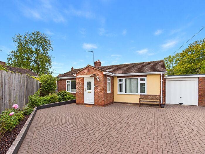3 Bedroom Detached Bungalow For Sale In Hill View, Oakley, Aylesbury, Buckinghamshire, HP18