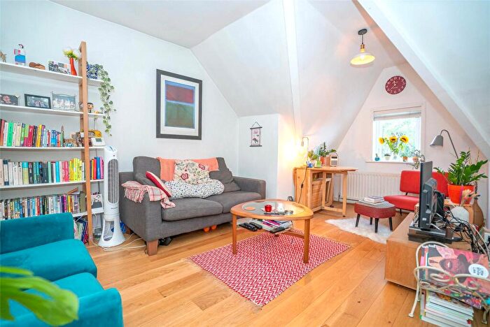 2 Bedroom Apartment For Sale In Colney Hatch Lane, London, N10