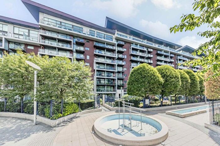 2 Bedroom Flat To Rent In Queenstown Road, Battersea, SW11