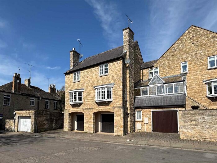 2 Bedroom Town House To Rent In Warrenne Keep, Stamford, Lincolnshire, PE9