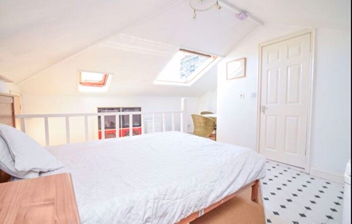 1 Bedroom Flat To Rent In Warwick Gardens, West Kensington, London, W14
