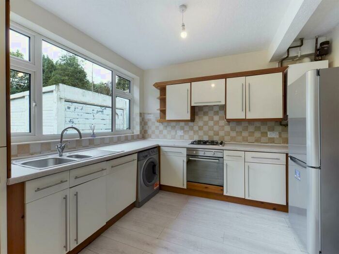 4 Bedroom House To Rent In Old Farm Avenue, Sidcup, Kent, DA15