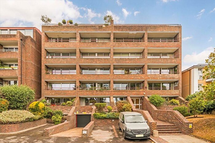 2 Bedroom Flat To Rent In Portsmouth Road, Kingston Upon Thames, KT1