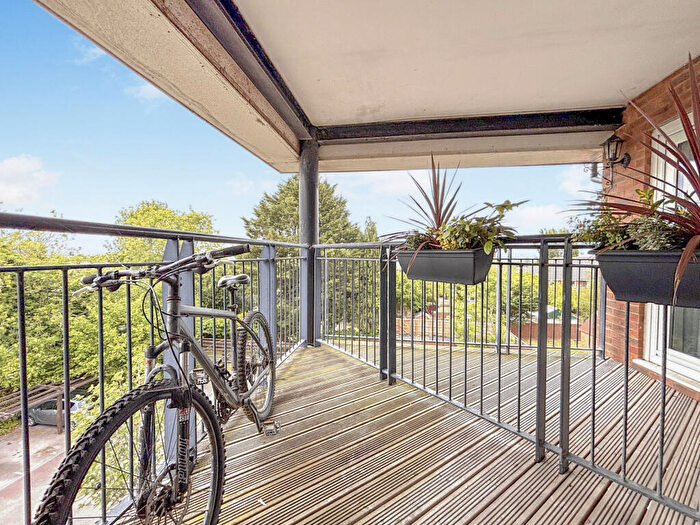 2 Bedroom Apartment For Sale In Celsus Grove, Swindon, Wiltshire, SN1