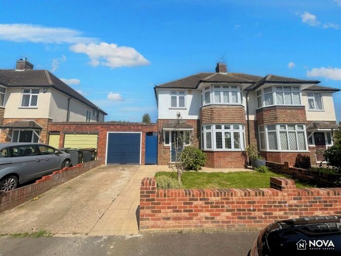 3 Bedroom Semi-Detached House To Rent In Greenways, Luton, LU2