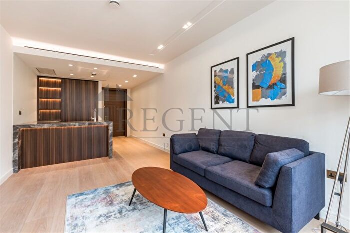 1 Bedroom Flat To Rent In Lincoln Square, Portugal Street, WC2A