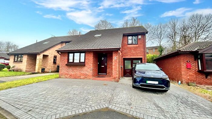 3 Bedroom Detached House For Sale In Anselms Court, Oldham, OL8