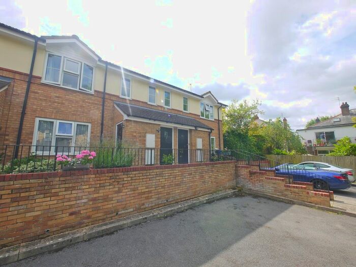 1 Bedroom Maisonette To Rent In Wychwood Way, Northwood, HA6