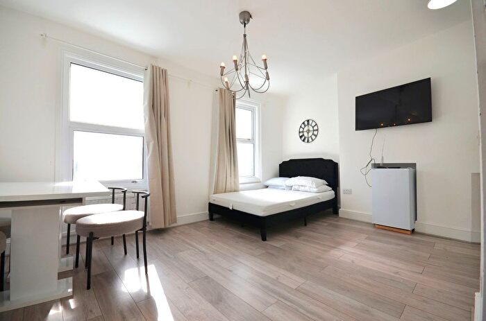 Studio To Rent In Broadway, West Ealing, London, W13