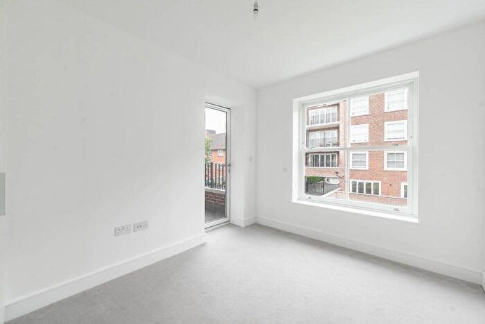 2 Bedroom Flat To Rent In High Road, Whetstone, London, N20