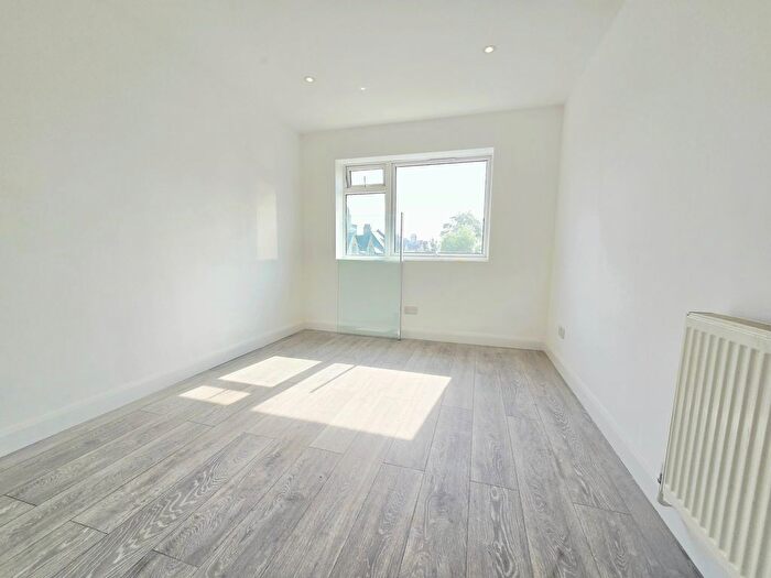 2 Bedroom Flat To Rent In Church Lane, Hornsey, N8
