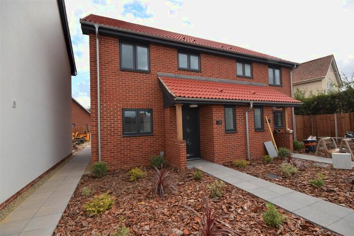 3 Bedroom Semi-Detached House To Rent In North Walsham Road, Sprowston, Norwich, NR6