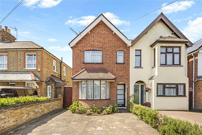 3 Bedroom Semi-Detached House For Sale In Walton-On-Thames, KT12