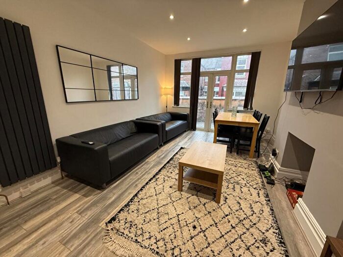 6 Bedroom Property To Rent In Harley Avenue, Victoria Park, £pppw, M14