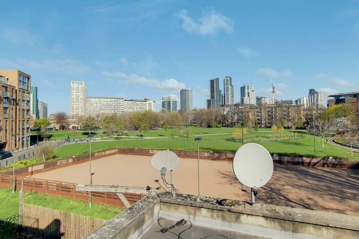 2 Bedroom Flat To Rent In Kennington Lane, Vauxhall, London, SE11