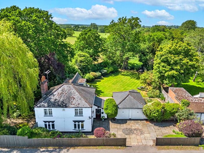 4 Bedroom Detached House For Sale In Barkham Street, Wokingham, RG40