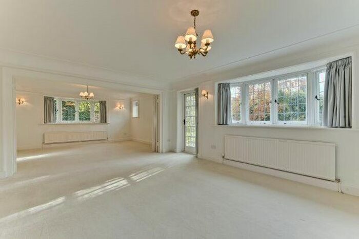 5 Bedroom Property To Rent In High Pine Close, Weybridge, KT13
