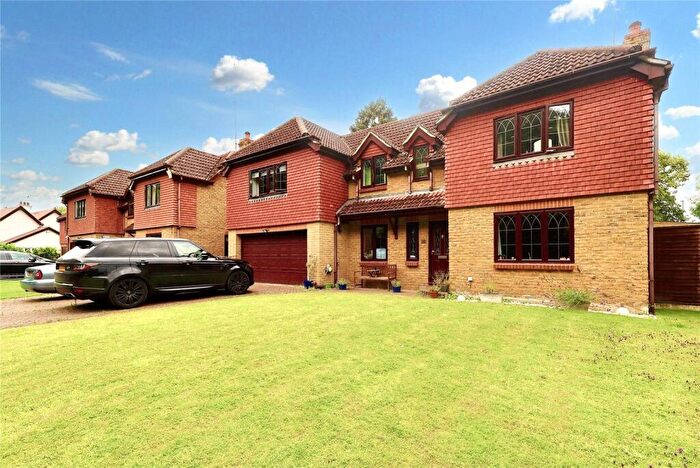 5 Bedroom Detached House To Rent In Drakes Way, Woking, Surrey, GU22