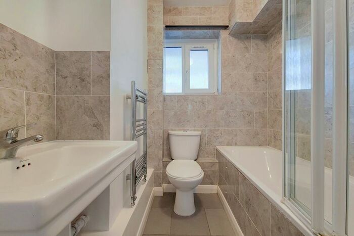 2 Bedroom Flat To Rent In Arlington Lodge, Brixton, London, SW2