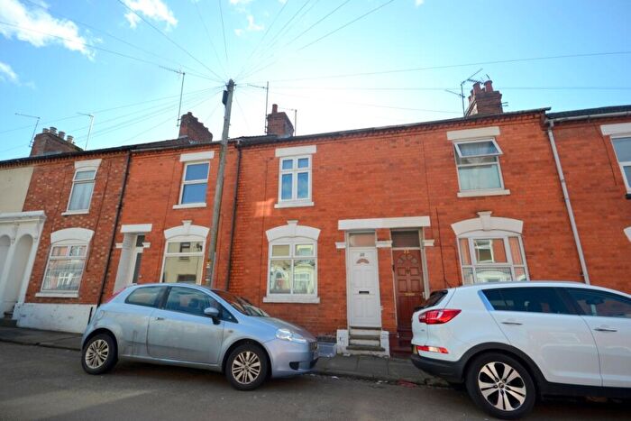 4 Bedroom House To Rent In Moore Street, Poets Corner, Northampton, NN2