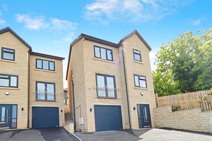 4 Bedroom Detached House For Sale In Prospect Mount, Shipley, BD18