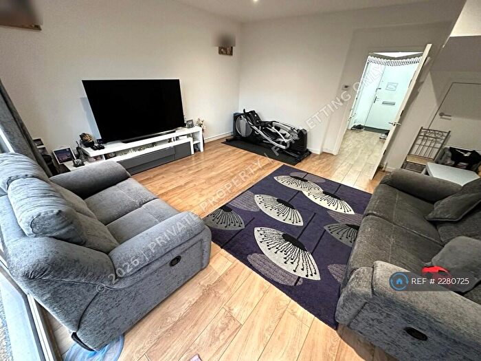 3 Bedroom Terraced House To Rent In Ellis Avenue, Dagenham, RM8