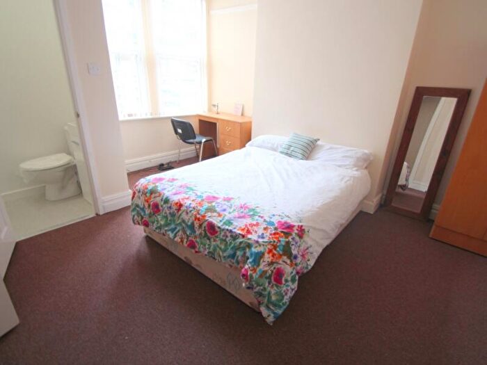 5 Bedroom Terraced House To Rent In Headingley Mount, Headingley, Leeds, LS6
