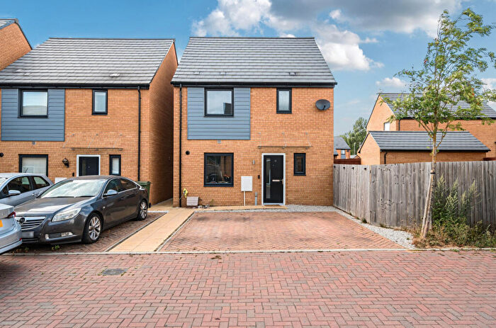 3 Bedroom Detached House For Sale In Aventine Grove, Houghton Regis, Dunstable, LU5
