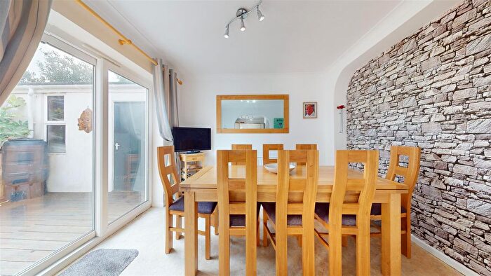 4 Bedroom Chalet For Sale In Newton Road, Swanage, BH19 - Photo 9