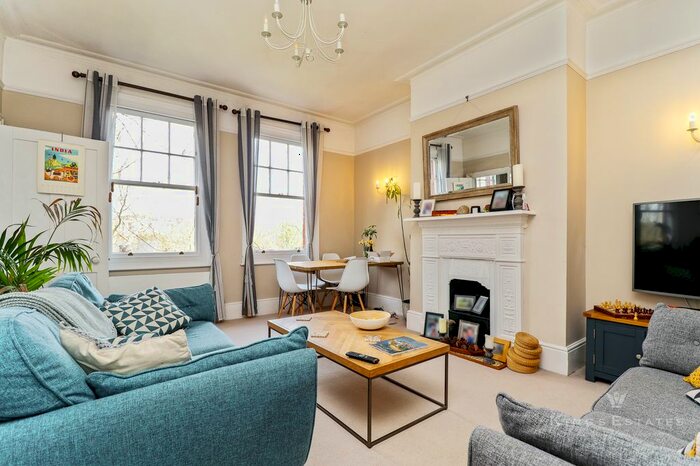 2 Bedroom Flat To Rent In Linden Gardens, Tunbridge Wells, TN2